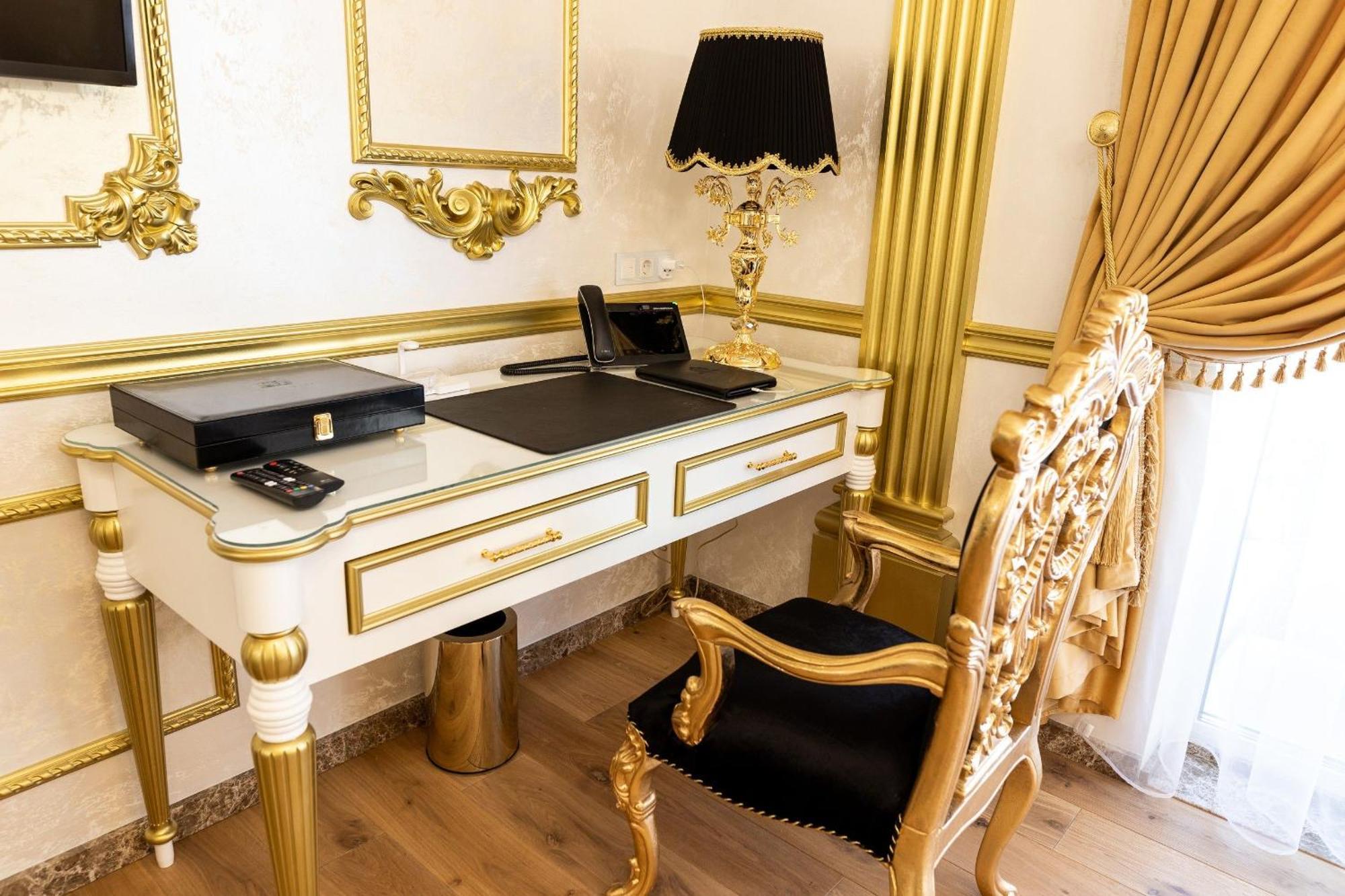 Royal Palace Luxury Hotel And Spa Khmel'nyts'kyy Quarto foto