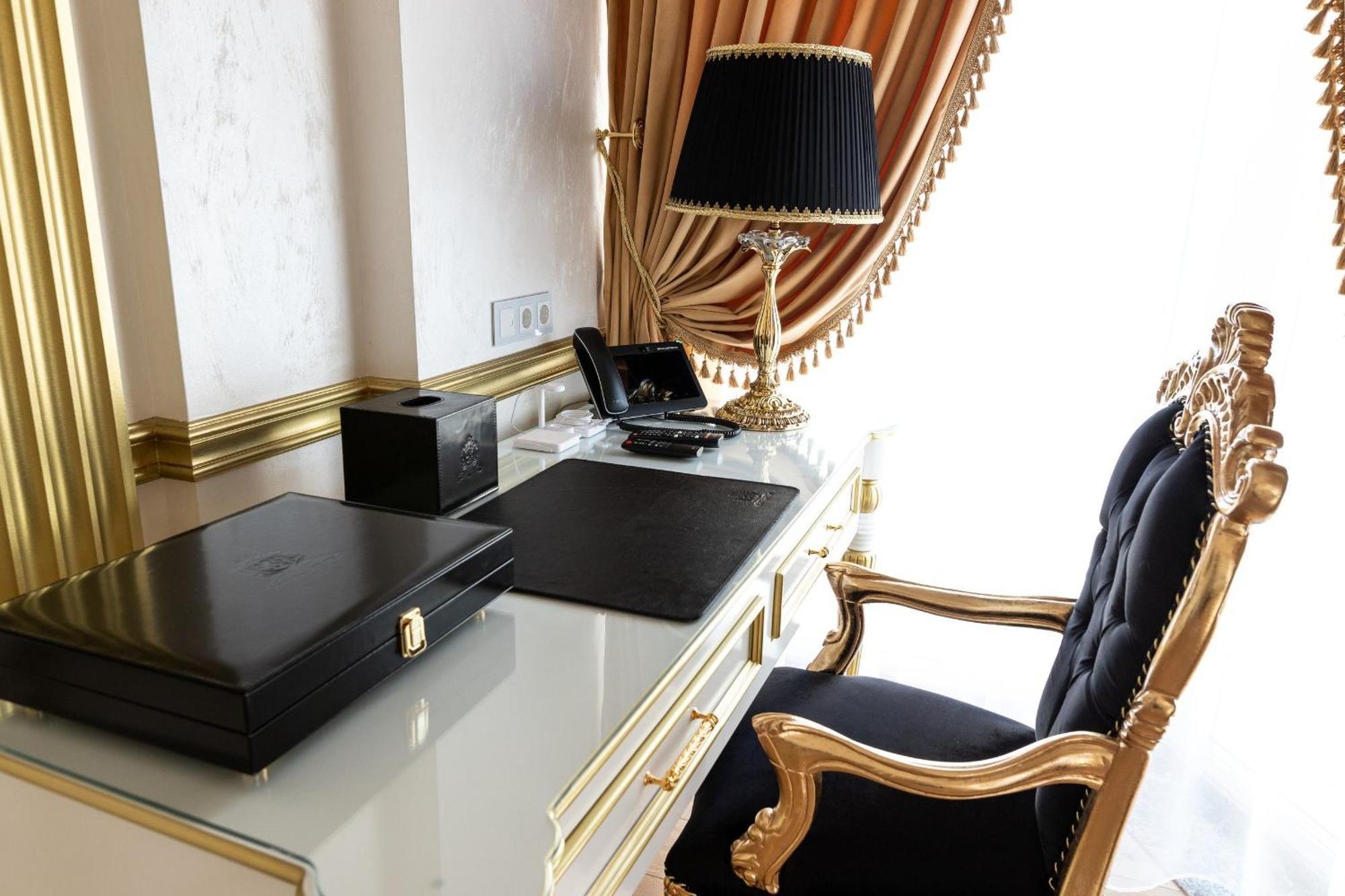 Royal Palace Luxury Hotel And Spa Khmel'nyts'kyy Quarto foto